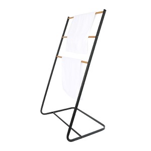 Towel rack